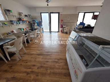 Foto Bar a Calcinaia Fornacette di 100 m² con 3 locali in affitto