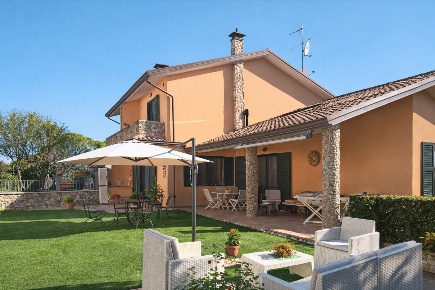 Foto Villa bifamiliare a Collesalvetti Castell'anselmo di 260 m² in vendita