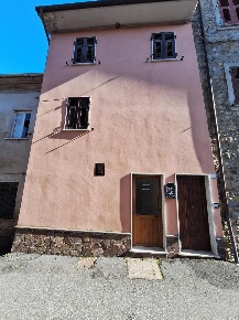 Foto Case semi ndipendenti a Tresana Barbarasco di 100 m² con 7 locali