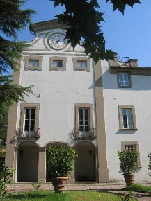 Foto Villa unifamiliare a Fucecchio di 1050 m² con 22 locali in vendita