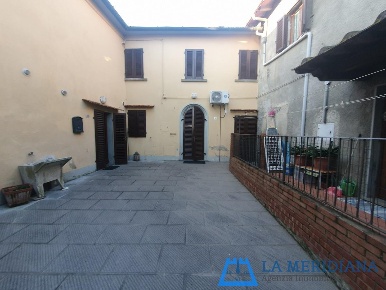 Foto Casa indipendente a Lamporecchio San Baronto di 196 m² con 9 locali