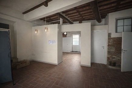 Foto Locale commerciale a Bientina Centro di 50 m² con 2 locali in affitto