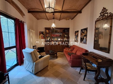 Foto Villa unifamiliare a Crespina Lorenzana di 192 m² con 9 locali