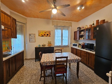 Foto Appartamento a Collesalvetti Centro di 78 m² con 5 locali in vendita