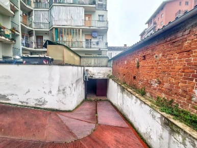 Foto Box a Alessandria Borgo Rovereto - Piscina di 235 m² con 1 locali