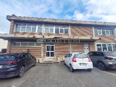 Foto Locale commerciale a Perugia di 123 m² con 3 locali in vendita