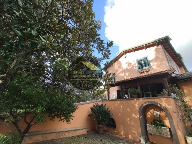 Foto Villa unifamiliare in via corana 84, Cisterna di Latina di 250 m²