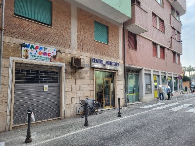 Foto Negozio in Via Aldo Moro 15, Anzio Centro Storico di 52 m² in vendita