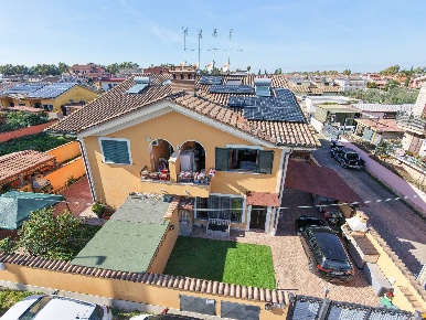 Foto Villa unifamiliare in Via Calvignano, Roma Dragona di 81 m² in vendita