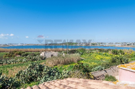 Foto Case semi ndipendenti in Contrada Morghella, Pachino di 126 m²