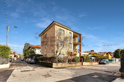 Foto Casa indipendente in Via Custoza 10, Carate Brianza Centro di 403 m²