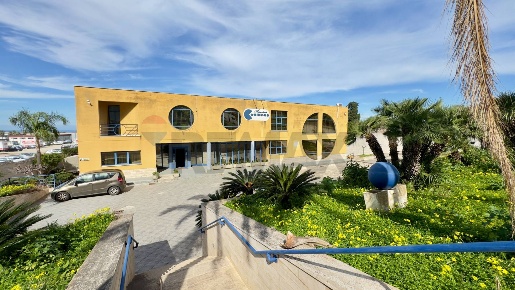 Foto Locale commerciale in Via Don Luigi Sturzo 224, Carini di 1450 m²