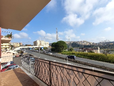 Foto Appartamento in viale Vincenzo De Filippis, Catanzaro di 157 m²