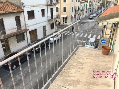 Foto Capannone industriale in via Garibaldi 180, Viareggio Centro di 45 m²