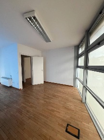 Foto Ufficio in Via Giuseppe Giacosa, Bologna Borgo Panigale di 100 m²