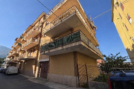 Foto Appartamento in Via Giuseppe Giusti 20, Carini Centro di 700 m²