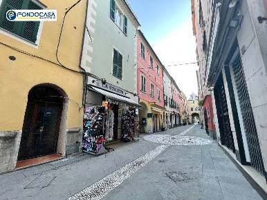 Foto Locale commerciale in Via Roma, Borghetto Santo Spirito di 140 m²