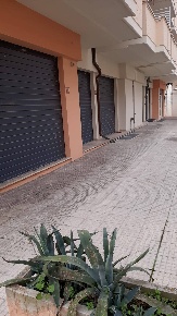 Foto Magazzino in Via Dei Ludi, Alba Adriatica di 163 m² con 1 locali