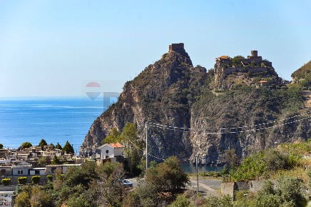 Foto Terreno residenziale in via saitta 1, Sant'Alessio Siculo di 15070 m²