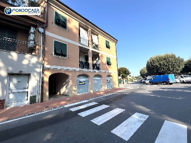 Foto Ufficio in Via Mainero, Toirano Centro di 90 m² con 5 locali