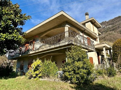 Foto Casa indipendente a Sovere Centro di 350 m² con 8 locali in vendita