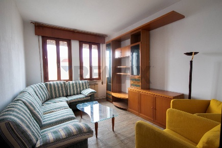 Foto Appartamento in Via Livorno 9, Mira Mira Taglio di 90 m² con 5 locali