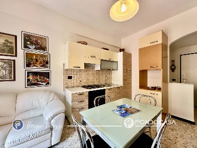 Foto Appartamento in Via Generale Arnaldi, Finale Ligure Centro di 64 m²