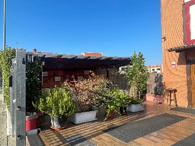 Foto Attività commerciale in Via Dell'Industria, San Genesio ed Uniti