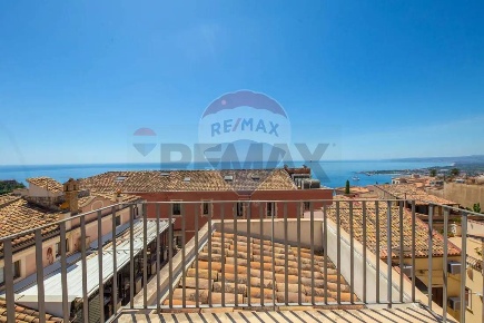 Foto Casa indipendente in Via Dei Fabi 1, Taormina Centro di 335 m²