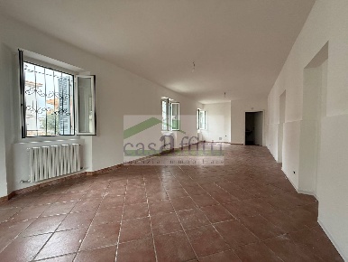 Foto Locale commerciale in Via Dei Vestini 114, Chieti Chieti Scalo