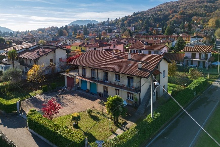 Foto Appartamento in Via P. Bozzolo 37, Marchirolo Centro di 105 m²