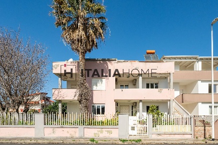 Foto Villa unifamiliare in Viale Vienna, Selargius di 323 m² con 8 locali