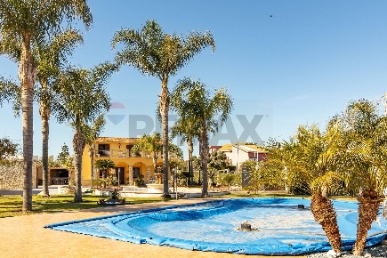 Foto Villa unifamiliare in Via Serpaolo 16, Augusta Centro di 300 m²