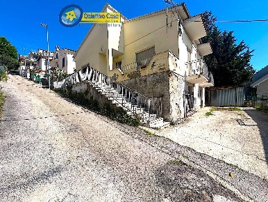 Foto Casa indipendente in via olivia petrella 6, Teramo Centro di 101 m²