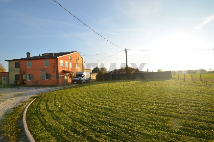 Foto Casa indipendente a Mestrino di 245 m² con 6 locali in vendita