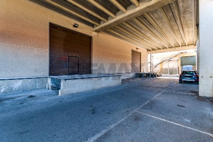Foto Locale commerciale in Via Ugo La Malfa 6, Palermo Cardillo di 1300 m²