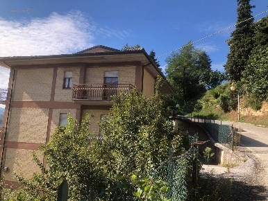 Foto Appartamento in Via A. Moro 11, Amandola Centro di 95 m² con 5 locali
