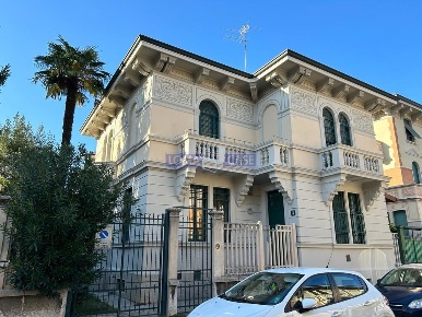 Foto Case semi ndipendenti in Via Salvagnoli, Milano Maggiolina di 181 m²