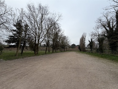 Foto Locale commerciale a Ravenna di 10761 m² con 10 locali in vendita