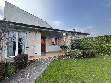 Foto Villa bifamiliare in ANTONIO GRAMSCI, Cividate al Piano di 225 m²