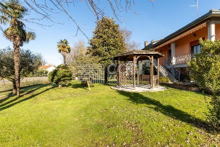 Foto Casa indipendente in via X aprile, Lugo di 325 m² con 5 locali