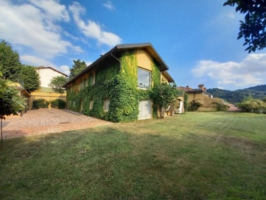Foto Villa unifamiliare in strada torino, Pino Torinese di 600 m²