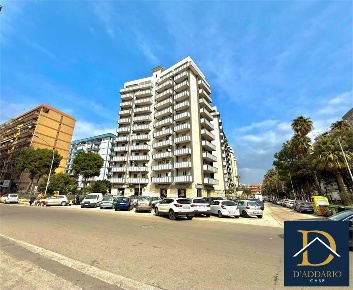 Foto Appartamento in Via San Roberto Bellarmino, Taranto di 110 m²