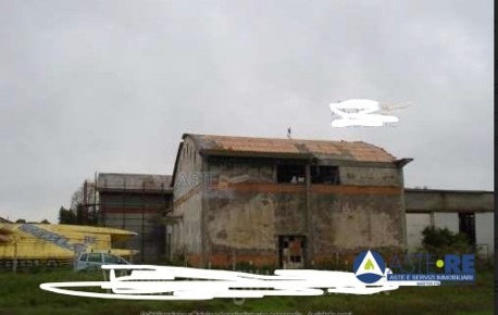 Foto Capannone industriale in Via Linosa, Aprilia Campoverde - Lampione