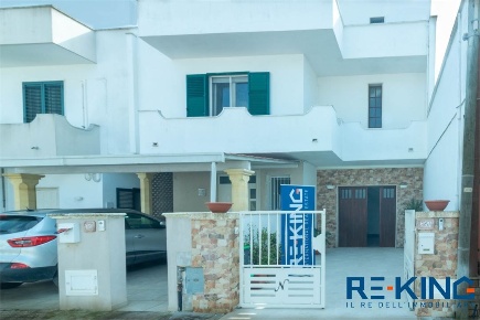 Foto Casa indipendente a Taviano Centro di 184 m² con 7 locali in vendita