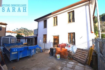 Foto Casa indipendente in Via Dello Stadio 100, Camaiore Camaiore Paese