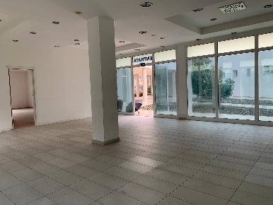 Foto Locale commerciale a Mantova Valletta Paiolo di 180 m² con 1 locali