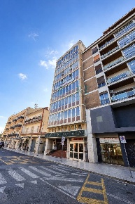 Foto Ufficio in Via Armando Diaz, Latina Centro di 117 m² con 4 locali