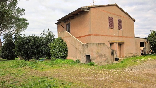 Foto Rustico a Roccastrada di 200 m² con 7 locali in vendita