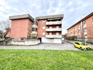 Foto Appartamento a Alessandria Spinetta Marengo di 115 m² con 5 locali